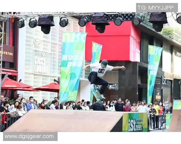 南京滑板队在极限运动嘉年华积分榜中以93分稳居第一名 南京滑板队在极限运动嘉年华积分榜中以93分稳居第一名